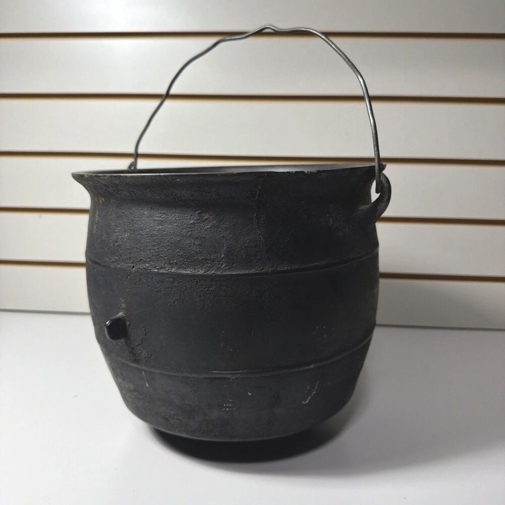 Antique 1800s 3 legged banded cast iron Cowboy Bean Pot Cauldron Gypsy Kettle 9”